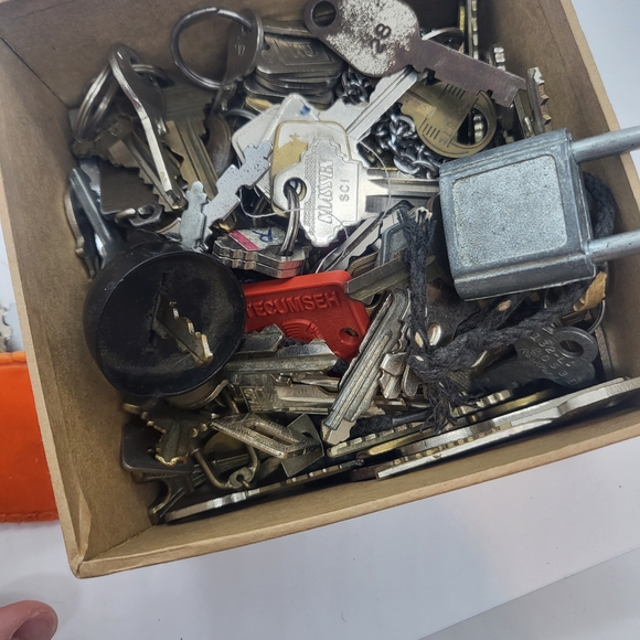 Assorted Keys and Padlock Set - Picture 1 of 3